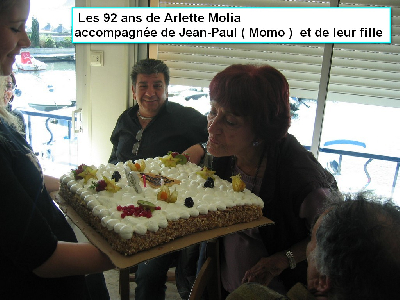   ZOOM : Les 92 ans de Arlette Molia accompagnée de Jean-Paul (Momo) et de leur fille  